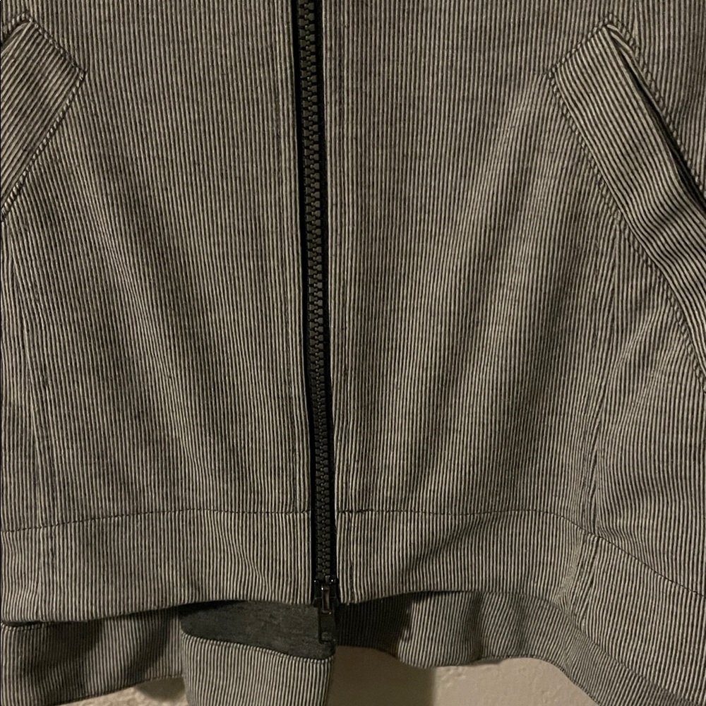 CAbi Women's Pinstripe Blazer - Picture 5 of 6